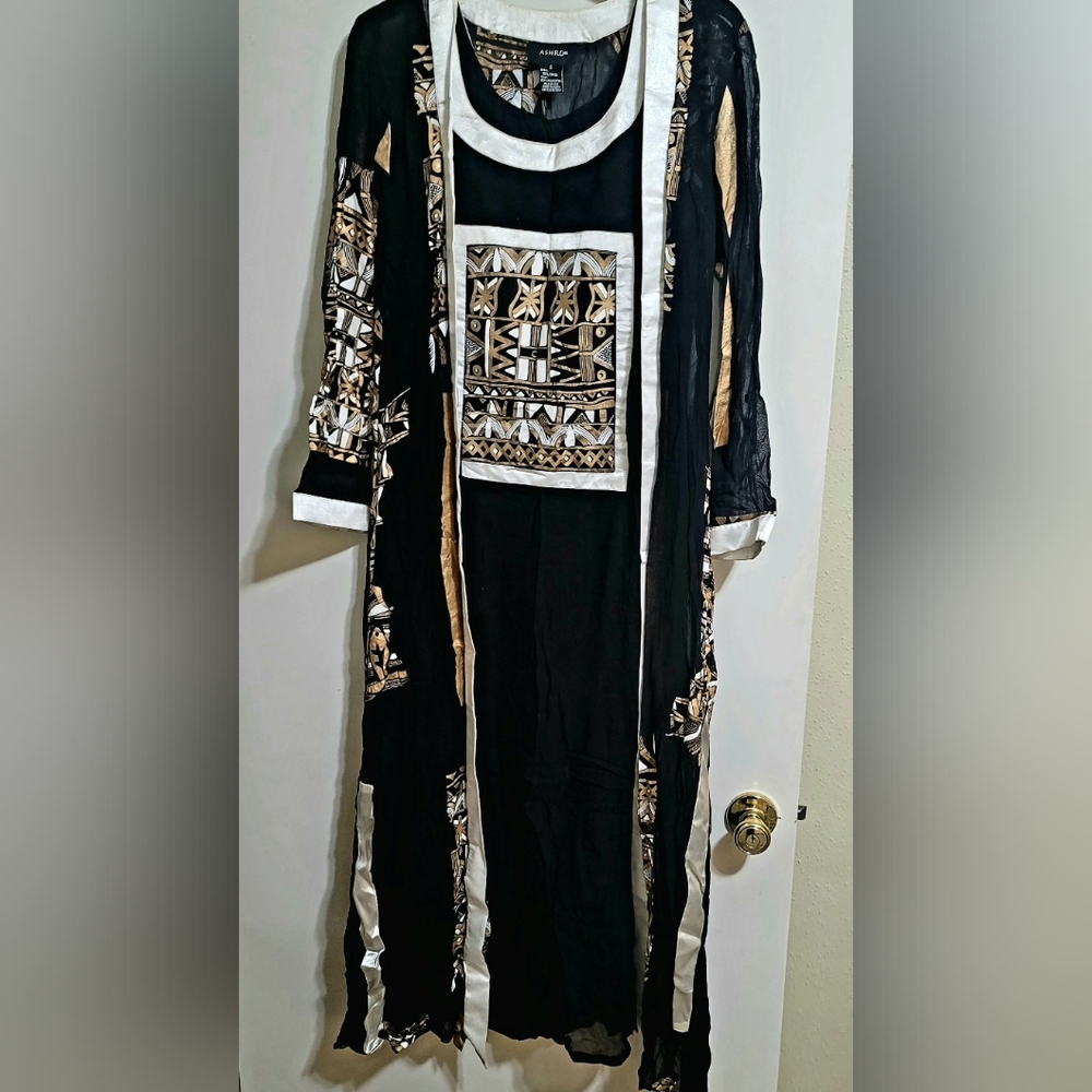 Beautiful Rayon Black, White and Gold 2 piece Dress Size small made by Ashro.